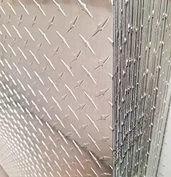 Lámina lagrimada de aluminio