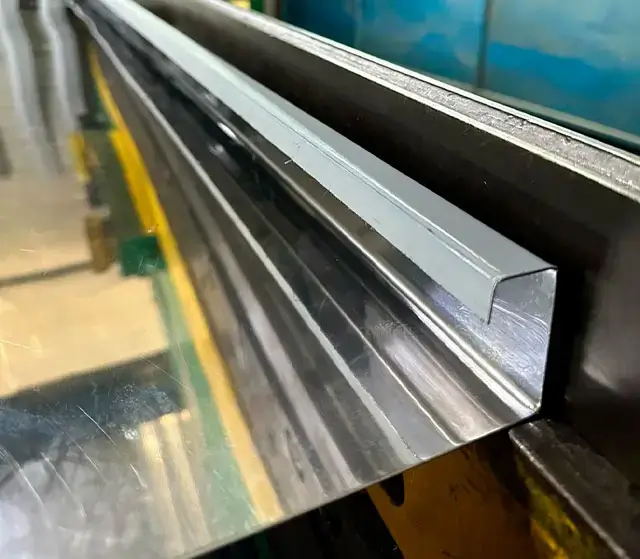 Servicio de dobleces y aplastado de lámina