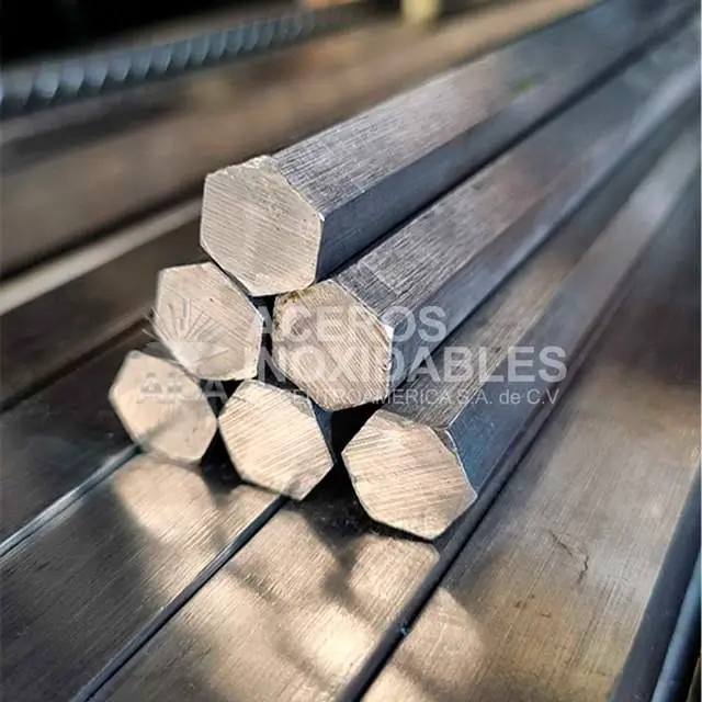 Barras hexagonales de acero inoxidable apiladas