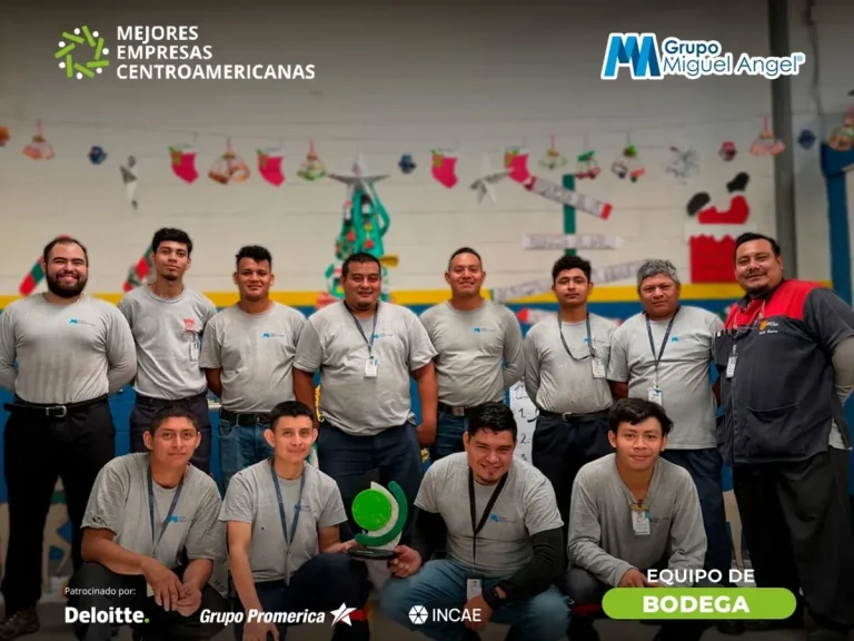Equipo de bodega de Grupo Miguel Ángel con el galardón MECA 2025